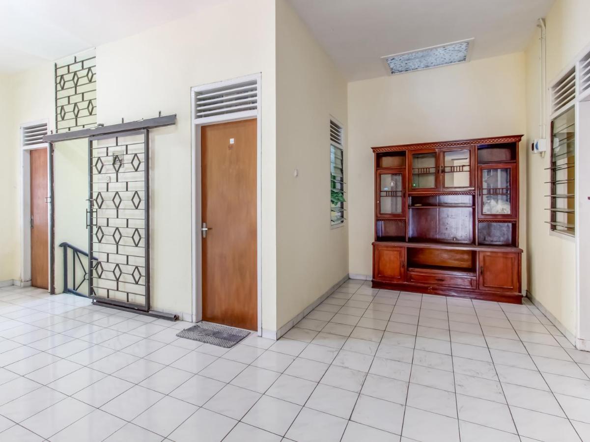 Oyo Life 91374 Asia Stay Semarang Syariah Exterior foto